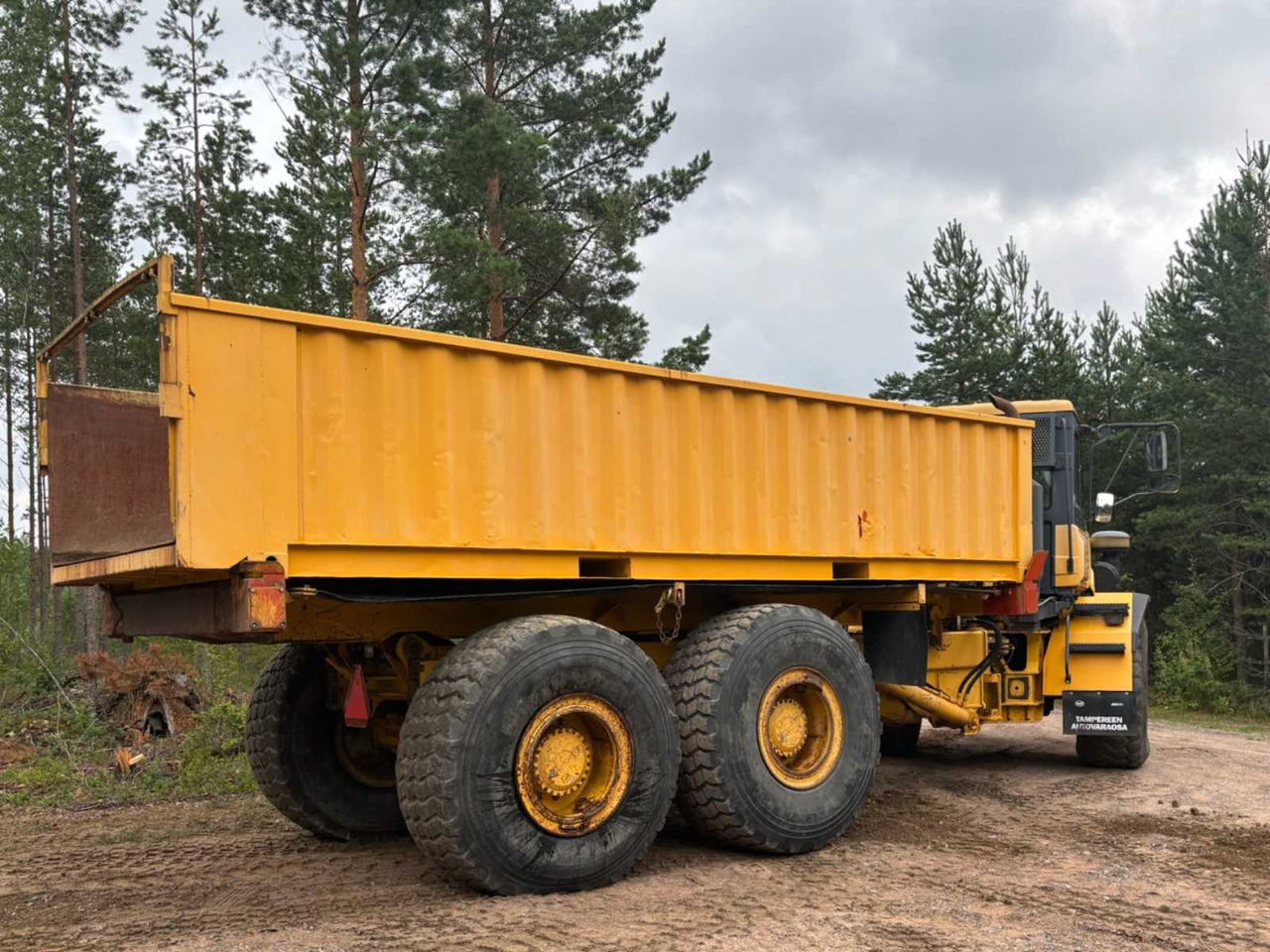 Dump Truck Bell B25D 6x6 - Nivelkippiauto: kuva Dump Truck Bell B25D 6x6 - Nivelkippiauto Dump Truck Bell B25D 6x6 - Nivelkippiauto: kuva Dump Truck Bell B25D 6x6 - Nivelkippiauto