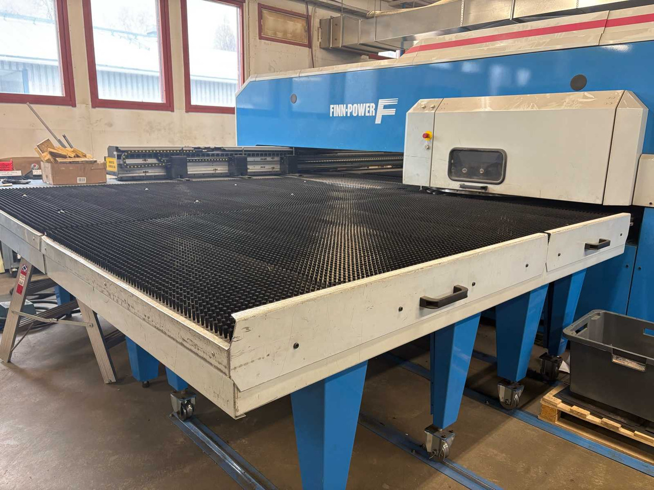 Sheet metal work centre Finn-Power F 6 S - Metallintyöstökone: kuva Sheet metal work centre Finn-Power F 6 S - Metallintyöstökone Sheet metal work centre Finn-Power F 6 S - Metallintyöstökone: kuva Sheet metal work centre Finn-Power F 6 S - Metallintyöstökone