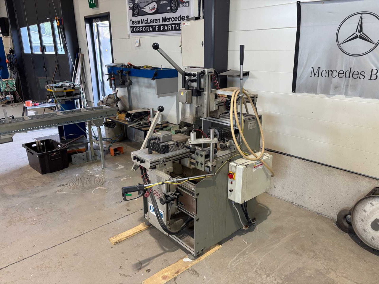 Three-spindle copy milling cutter P macchine s.r.l 03P - Jyrsinkone: kuva Three-spindle copy milling cutter P macchine s.r.l 03P - Jyrsinkone Three-spindle copy milling cutter P macchine s.r.l 03P - Jyrsinkone: kuva Three-spindle copy milling cutter P macchine s.r.l 03P - Jyrsinkone