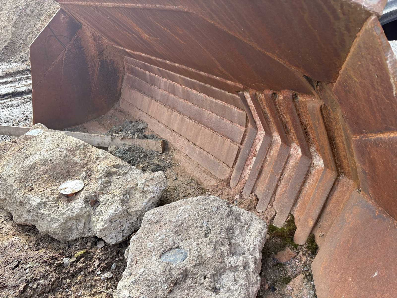 Tunnel bucket 4m³ - Kauha: kuva Tunnel bucket 4m³ - Kauha Tunnel bucket 4m³ - Kauha: kuva Tunnel bucket 4m³ - Kauha