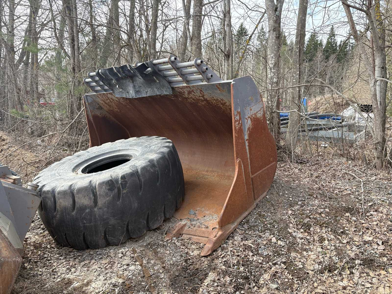 Wheeled machine bucket Volvo approx. 4m³ - Kauha: kuva Wheeled machine bucket Volvo approx. 4m³ - Kauha Wheeled machine bucket Volvo approx. 4m³ - Kauha: kuva Wheeled machine bucket Volvo approx. 4m³ - Kauha