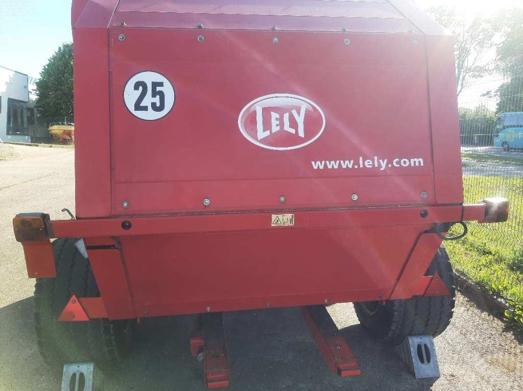 Lely Welger RP 245 Profi - Pyöröpaalain: kuva Lely Welger RP 245 Profi - Pyöröpaalain Lely Welger RP 245 Profi - Pyöröpaalain: kuva Lely Welger RP 245 Profi - Pyöröpaalain