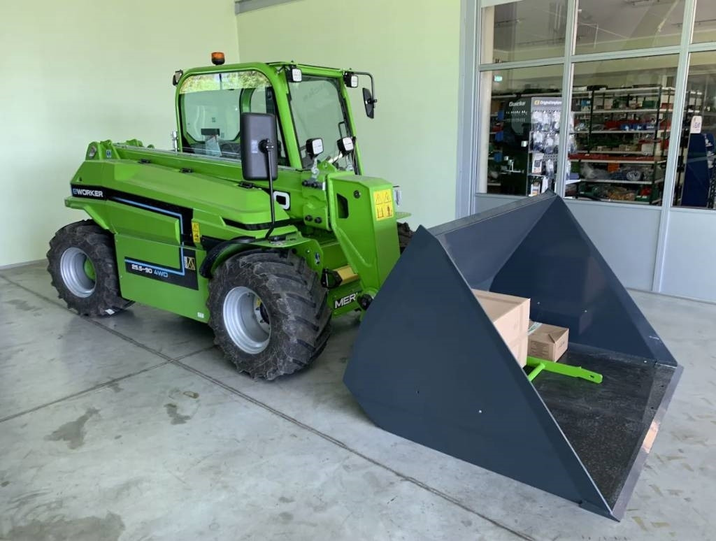 Merlo EW25.5-90 4WD - Kurottaja: kuva Merlo EW25.5-90 4WD - Kurottaja Merlo EW25.5-90 4WD - Kurottaja: kuva Merlo EW25.5-90 4WD - Kurottaja