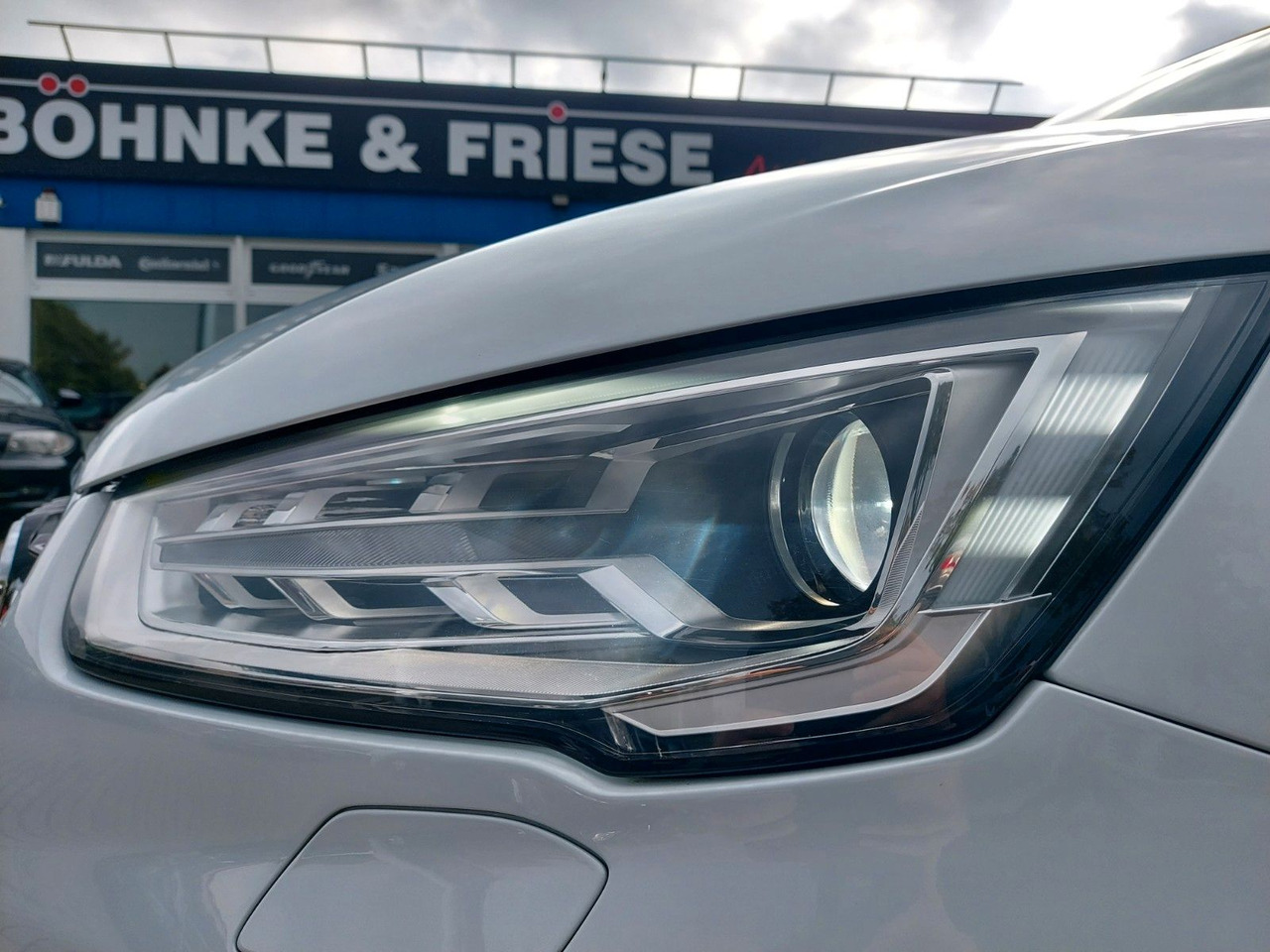 Audi A1 Sportback sport S-Line Pano Bose Xenon DAB - Sedan: kuva Audi A1 Sportback sport S-Line Pano Bose Xenon DAB - Sedan Audi A1 Sportback sport S-Line Pano Bose Xenon DAB - Sedan: kuva Audi A1 Sportback sport S-Line Pano Bose Xenon DAB - Sedan