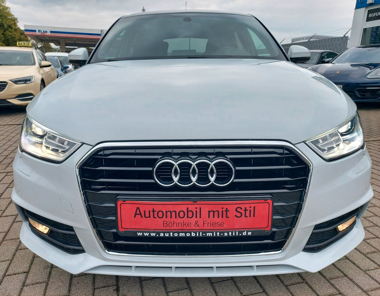 Audi A1 Sportback sport S-Line Pano Bose Xenon DAB - Sedan: kuva Audi A1 Sportback sport S-Line Pano Bose Xenon DAB - Sedan Audi A1 Sportback sport S-Line Pano Bose Xenon DAB - Sedan: kuva Audi A1 Sportback sport S-Line Pano Bose Xenon DAB - Sedan