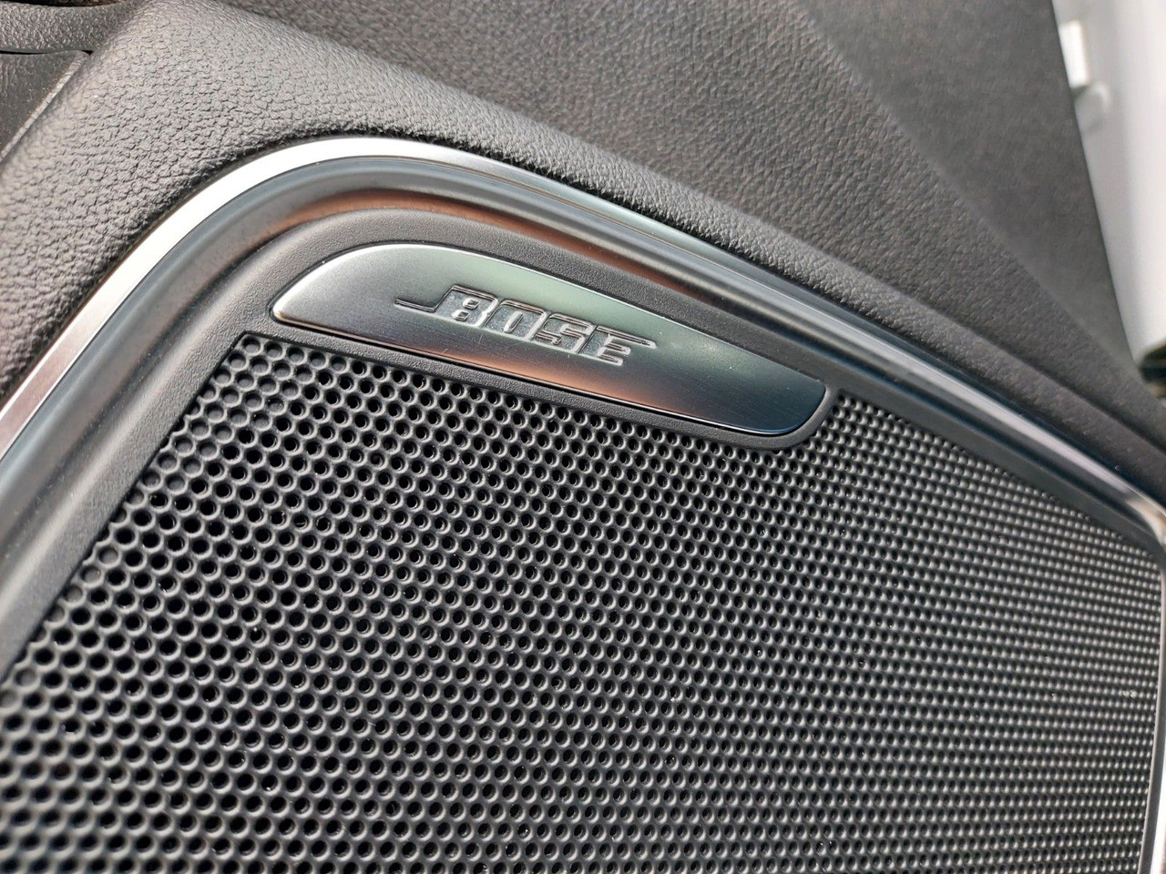 Audi A1 Sportback sport S-Line Pano Bose Xenon DAB - Sedan: kuva Audi A1 Sportback sport S-Line Pano Bose Xenon DAB - Sedan Audi A1 Sportback sport S-Line Pano Bose Xenon DAB - Sedan: kuva Audi A1 Sportback sport S-Line Pano Bose Xenon DAB - Sedan
