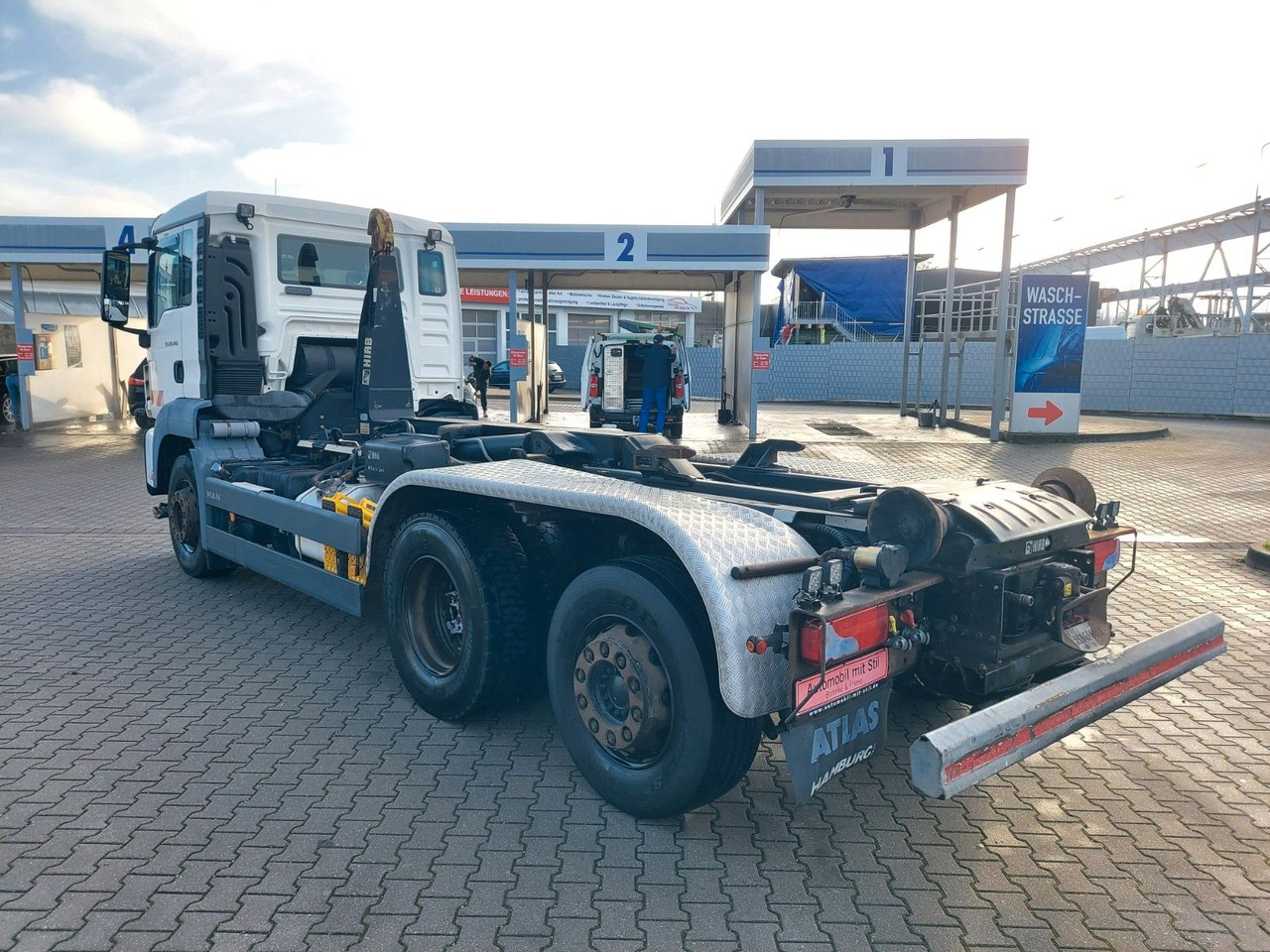 MAN 26.400 ABROLLER HIAB - Koukkulava kuorma-auto: kuva MAN 26.400 ABROLLER HIAB - Koukkulava kuorma-auto MAN 26.400 ABROLLER HIAB - Koukkulava kuorma-auto: kuva MAN 26.400 ABROLLER HIAB - Koukkulava kuorma-auto