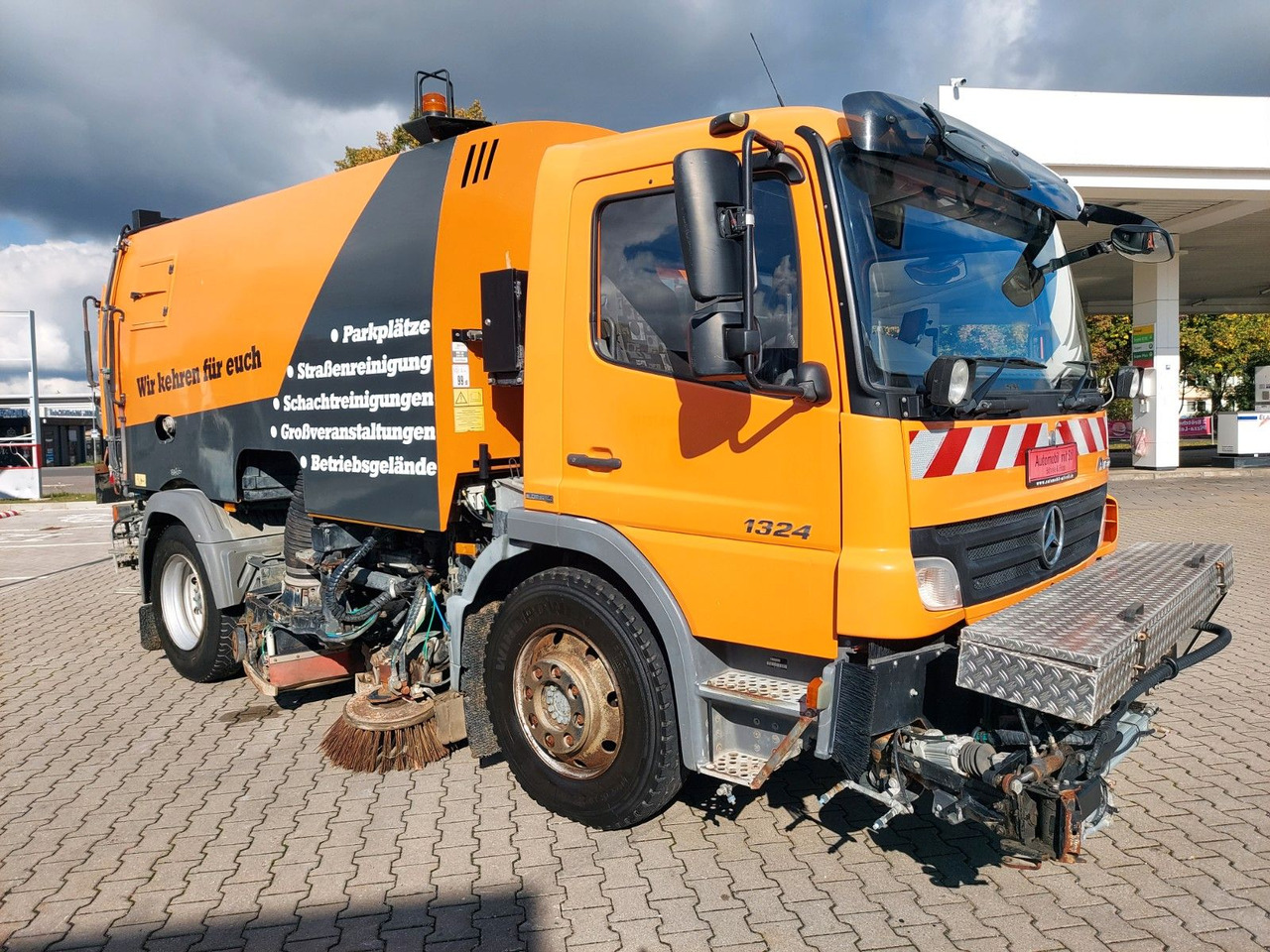 Mercedes-Benz Atego 2 6-Zyl. 4x2 1324 Schmidt SK 600 Klima - Lakaisuauto: kuva  Mercedes-Benz Atego 2 6-Zyl. 4x2 1324 Schmidt SK 600 Klima - Lakaisuauto Mercedes-Benz Atego 2 6-Zyl. 4x2 1324 Schmidt SK 600 Klima - Lakaisuauto: kuva  Mercedes-Benz Atego 2 6-Zyl. 4x2 1324 Schmidt SK 600 Klima - Lakaisuauto