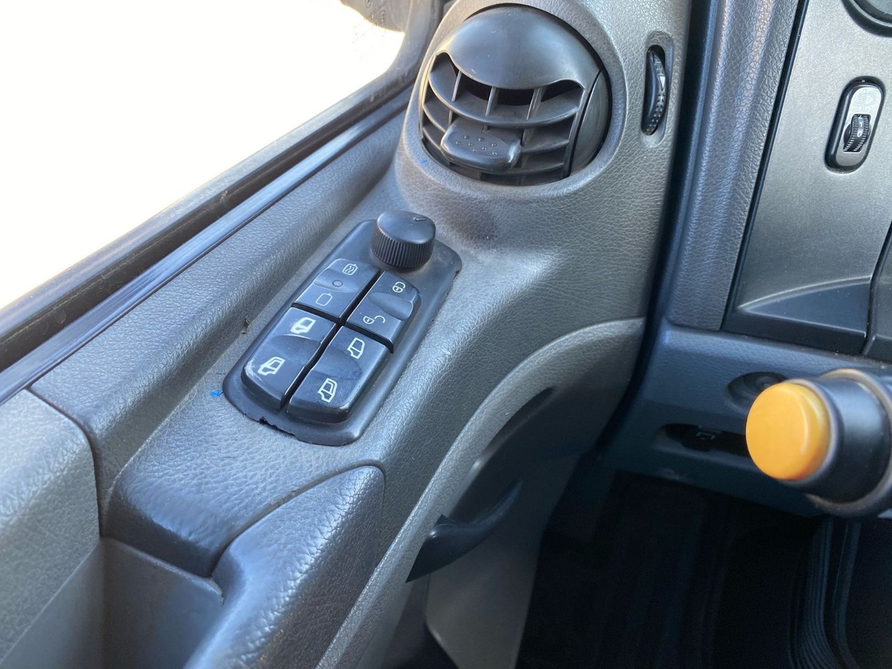 Leasing  Mercedes-Benz Atego 2 6-Zyl. 4x2 1624 KLIMA MEILER ABSETZER Mercedes-Benz Atego 2 6-Zyl. 4x2 1624 KLIMA MEILER ABSETZER: kuva Leasing  Mercedes-Benz Atego 2 6-Zyl. 4x2 1624 KLIMA MEILER ABSETZER Mercedes-Benz Atego 2 6-Zyl. 4x2 1624 KLIMA MEILER ABSETZER