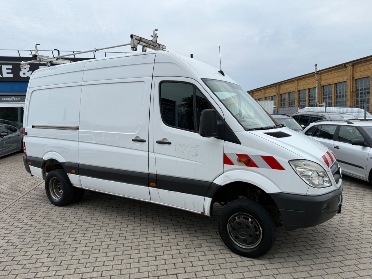 Mercedes-Benz Sprinter II Kasten 516 CDI 4X4 Allrad Standheiz. - Pikkubussi: kuva Mercedes-Benz Sprinter II Kasten 516 CDI 4X4 Allrad Standheiz. - Pikkubussi Mercedes-Benz Sprinter II Kasten 516 CDI 4X4 Allrad Standheiz. - Pikkubussi: kuva Mercedes-Benz Sprinter II Kasten 516 CDI 4X4 Allrad Standheiz. - Pikkubussi