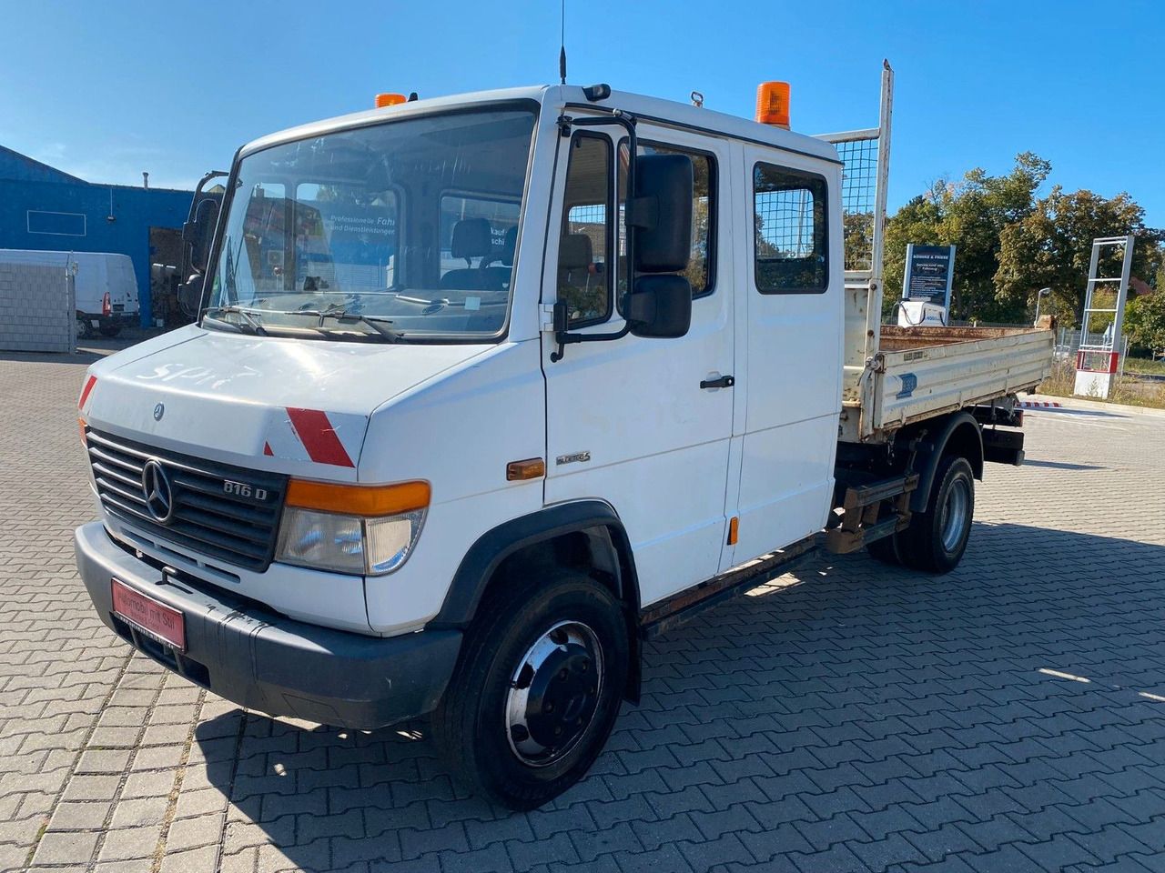Mercedes-Benz VARIO 816D Doka 3 Seiten Kipper Meiller - Kippilava-auto, Jatko-ohjaamo kevyt kuorma-auto: kuva Mercedes-Benz VARIO 816D Doka 3 Seiten Kipper Meiller - Kippilava-auto, Jatko-ohjaamo kevyt kuorma-auto Mercedes-Benz VARIO 816D Doka 3 Seiten Kipper Meiller - Kippilava-auto, Jatko-ohjaamo kevyt kuorma-auto: kuva Mercedes-Benz VARIO 816D Doka 3 Seiten Kipper Meiller - Kippilava-auto, Jatko-ohjaamo kevyt kuorma-auto