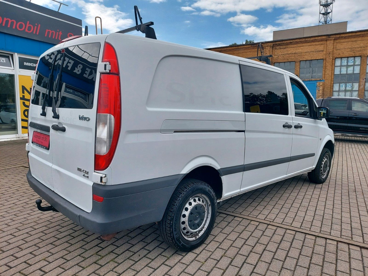 Mercedes-Benz Vito Mixto 4x4 116 extralang Automatik 5 Sitze - Pikkubussi: kuva Mercedes-Benz Vito Mixto 4x4 116 extralang Automatik 5 Sitze - Pikkubussi Mercedes-Benz Vito Mixto 4x4 116 extralang Automatik 5 Sitze - Pikkubussi: kuva Mercedes-Benz Vito Mixto 4x4 116 extralang Automatik 5 Sitze - Pikkubussi