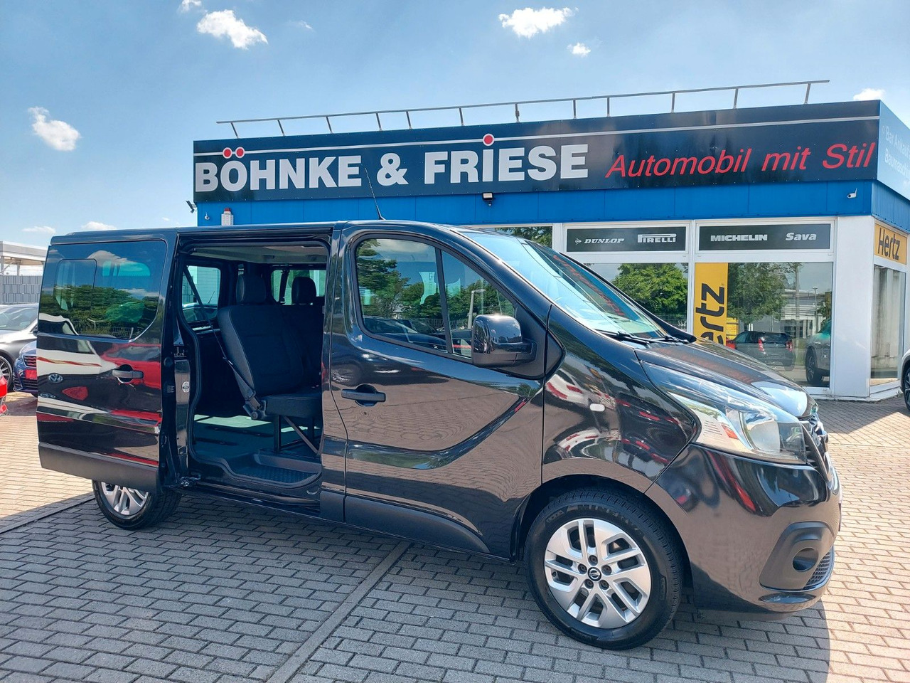 Nissan NV300 Kombi L2 H1 2,7t PREMIUM KLIMA TEMPO PDC - Pikkubussi: kuva Nissan NV300 Kombi L2 H1 2,7t PREMIUM KLIMA TEMPO PDC - Pikkubussi Nissan NV300 Kombi L2 H1 2,7t PREMIUM KLIMA TEMPO PDC - Pikkubussi: kuva Nissan NV300 Kombi L2 H1 2,7t PREMIUM KLIMA TEMPO PDC - Pikkubussi