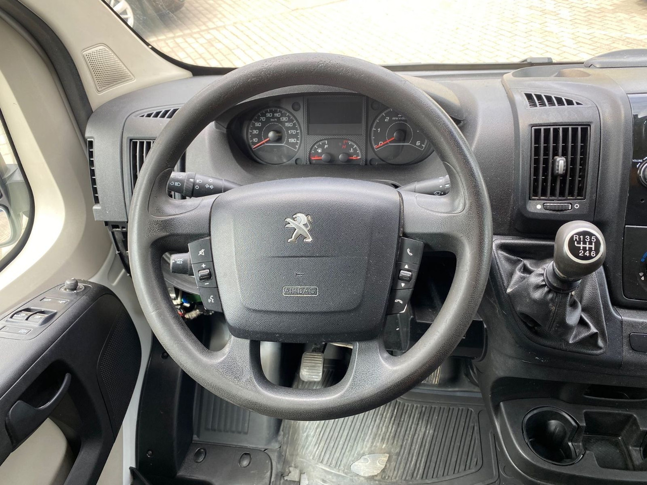 Pikkubussi Peugeot Boxer Kasten Hochraum 435 L4H2 Komfort Plus Blue: kuva Pikkubussi Peugeot Boxer Kasten Hochraum 435 L4H2 Komfort Plus Blue Pikkubussi Peugeot Boxer Kasten Hochraum 435 L4H2 Komfort Plus Blue: kuva Pikkubussi Peugeot Boxer Kasten Hochraum 435 L4H2 Komfort Plus Blue
