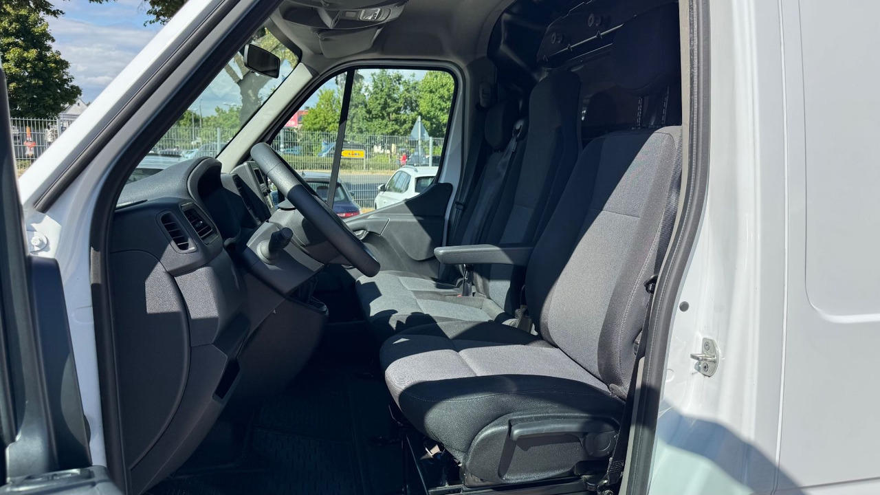 Renault Master III Kasten L3H2 HKa 3,5t KLIMA - Pikkubussi: kuva Renault Master III Kasten L3H2 HKa 3,5t KLIMA - Pikkubussi Renault Master III Kasten L3H2 HKa 3,5t KLIMA - Pikkubussi: kuva Renault Master III Kasten L3H2 HKa 3,5t KLIMA - Pikkubussi