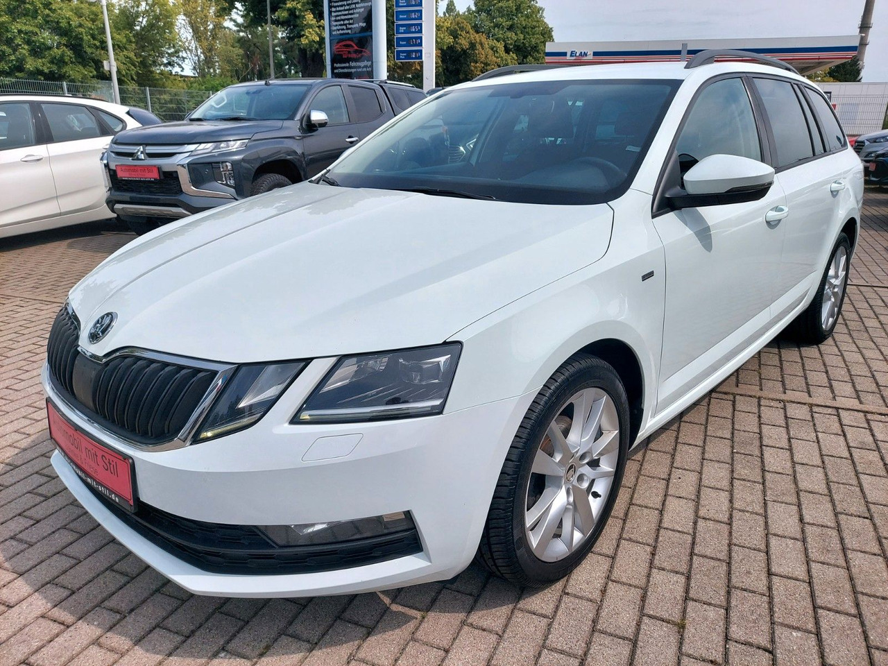 Skoda Octavia Combi Drive LED ACC Radar DAB 8xRad AHK - Farmari: kuva Skoda Octavia Combi Drive LED ACC Radar DAB 8xRad AHK - Farmari Skoda Octavia Combi Drive LED ACC Radar DAB 8xRad AHK - Farmari: kuva Skoda Octavia Combi Drive LED ACC Radar DAB 8xRad AHK - Farmari