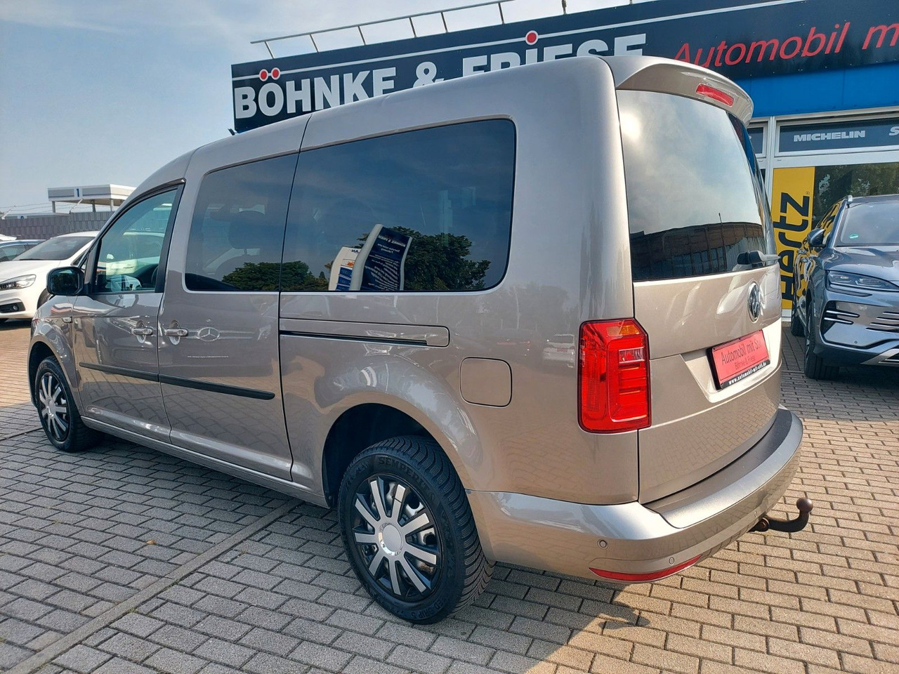 Volkswagen Caddy PKW Maxi 4Motion DSG 7 Sitze Klima Tempo - Pikkubussi: kuva Volkswagen Caddy PKW Maxi 4Motion DSG 7 Sitze Klima Tempo - Pikkubussi Volkswagen Caddy PKW Maxi 4Motion DSG 7 Sitze Klima Tempo - Pikkubussi: kuva Volkswagen Caddy PKW Maxi 4Motion DSG 7 Sitze Klima Tempo - Pikkubussi