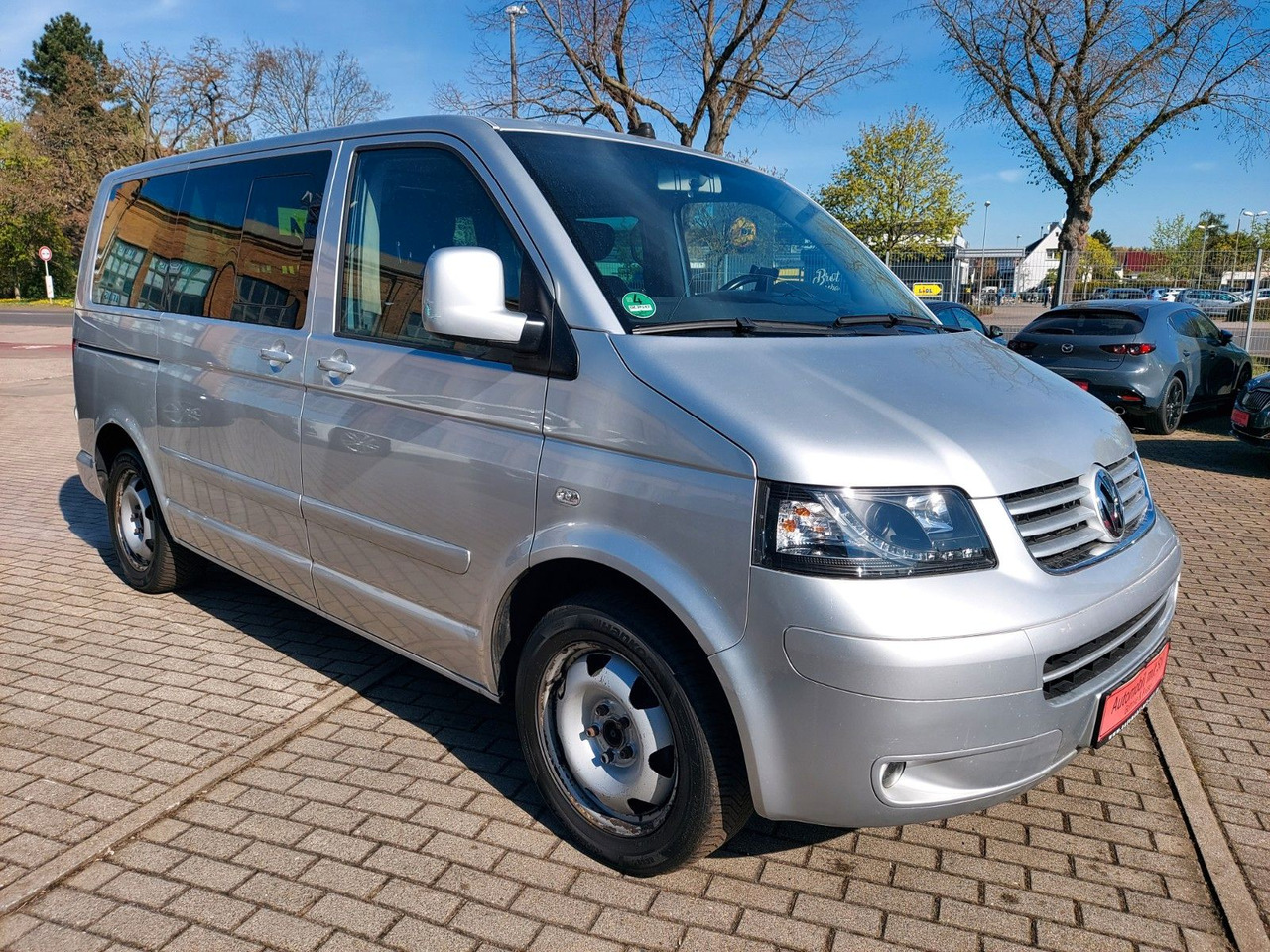 Minibussi, Pikkubussi Volkswagen T5 Multivan Bus Comfortline 7 Sitze SHZ AHK Volkswagen T5 Multivan Bus Comfortline 7 Sitze SHZ AHK: kuva Minibussi, Pikkubussi Volkswagen T5 Multivan Bus Comfortline 7 Sitze SHZ AHK Volkswagen T5 Multivan Bus Comfortline 7 Sitze SHZ AHK