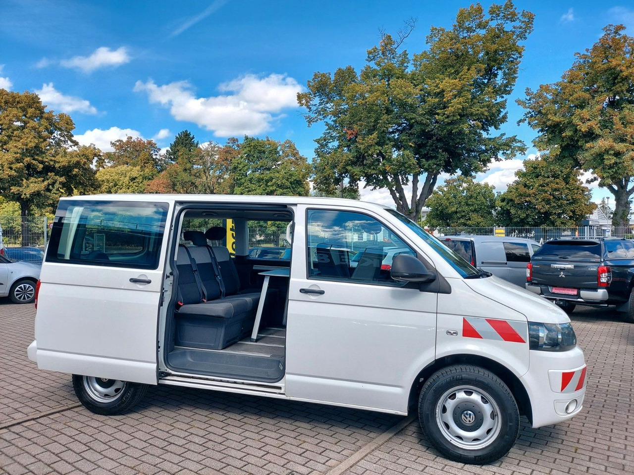 Volkswagen T5 Multivan Bus Klima Standheizung - Pikkubussi: kuva Volkswagen T5 Multivan Bus Klima Standheizung - Pikkubussi Volkswagen T5 Multivan Bus Klima Standheizung - Pikkubussi: kuva Volkswagen T5 Multivan Bus Klima Standheizung - Pikkubussi