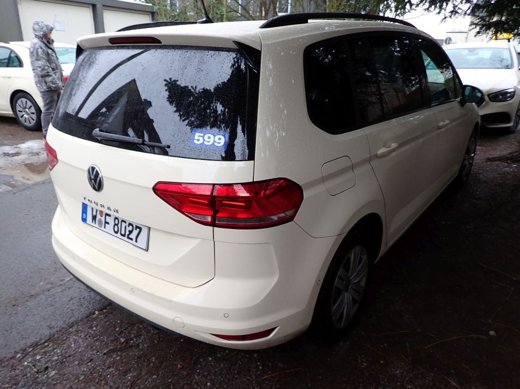 Volkswagen Touran 2.0 TDI SCR DSG Comfortline TAXI LED NAVI - Pikkubussi: kuva Volkswagen Touran 2.0 TDI SCR DSG Comfortline TAXI LED NAVI - Pikkubussi Volkswagen Touran 2.0 TDI SCR DSG Comfortline TAXI LED NAVI - Pikkubussi: kuva Volkswagen Touran 2.0 TDI SCR DSG Comfortline TAXI LED NAVI - Pikkubussi