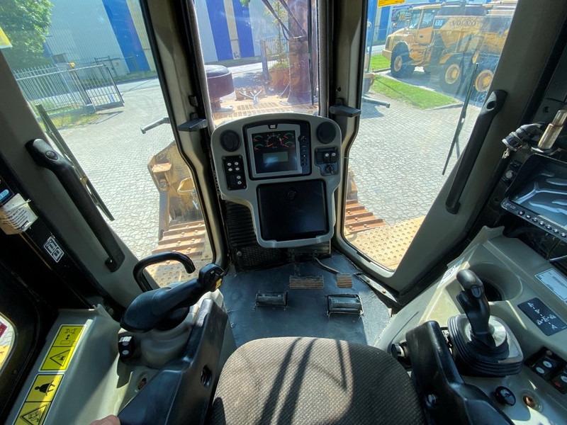 Caterpillar D6 T XL - Puskutraktori: kuva Caterpillar D6 T XL - Puskutraktori Caterpillar D6 T XL - Puskutraktori: kuva Caterpillar D6 T XL - Puskutraktori