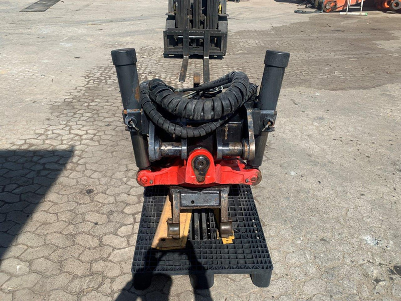 INDEXATOR R8 - Rototilt: kuva INDEXATOR R8 - Rototilt INDEXATOR R8 - Rototilt: kuva INDEXATOR R8 - Rototilt