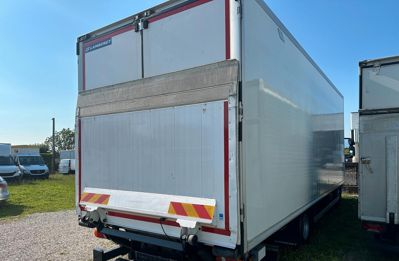 Iveco - Refrigeraattori kuorma-auto: kuva Iveco - Refrigeraattori kuorma-auto Iveco - Refrigeraattori kuorma-auto: kuva Iveco - Refrigeraattori kuorma-auto