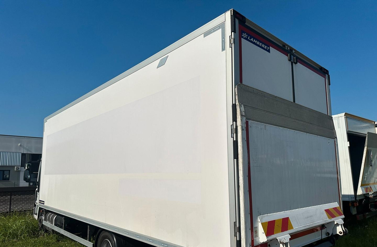 Iveco - Refrigeraattori kuorma-auto: kuva Iveco - Refrigeraattori kuorma-auto Iveco - Refrigeraattori kuorma-auto: kuva Iveco - Refrigeraattori kuorma-auto