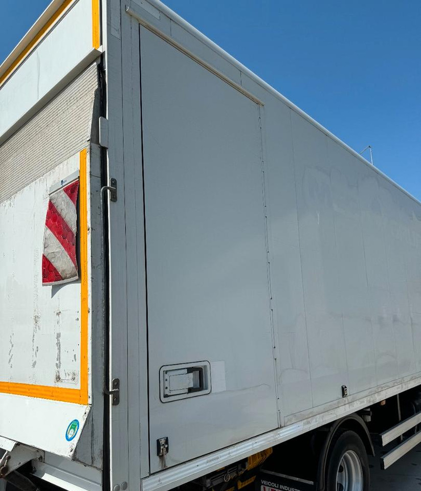 Umpikori kuorma-auto Iveco: kuva Umpikori kuorma-auto Iveco