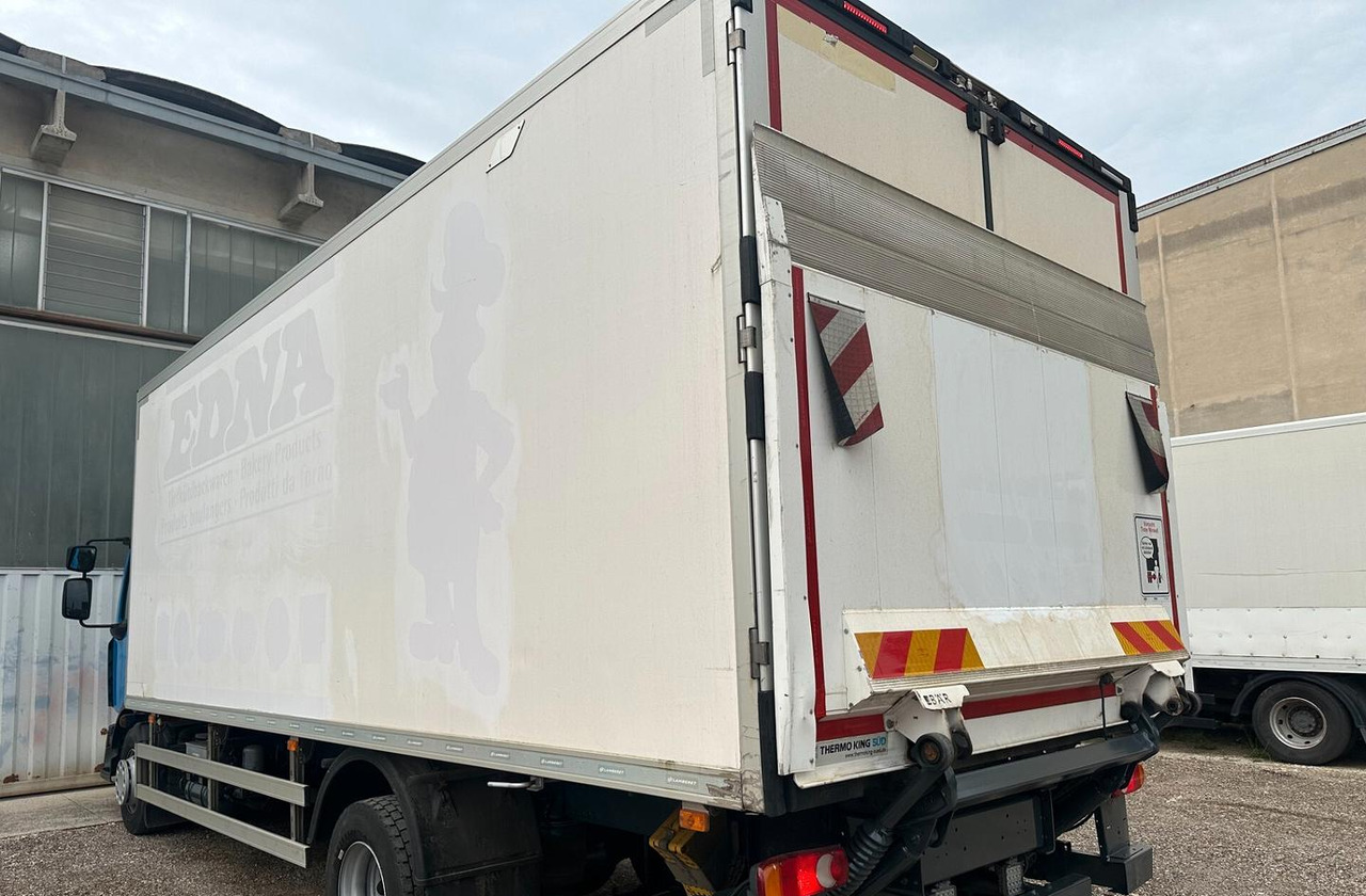 Renault Trucks - Refrigeraattori kuorma-auto: kuva  Renault Trucks - Refrigeraattori kuorma-auto Renault Trucks - Refrigeraattori kuorma-auto: kuva  Renault Trucks - Refrigeraattori kuorma-auto