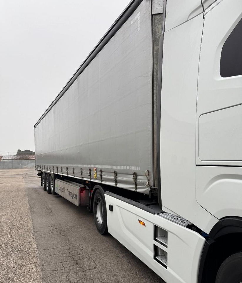 Semirimorchio - Pressukapellipuoliperävaunu: kuva Semirimorchio - Pressukapellipuoliperävaunu Semirimorchio - Pressukapellipuoliperävaunu: kuva Semirimorchio - Pressukapellipuoliperävaunu