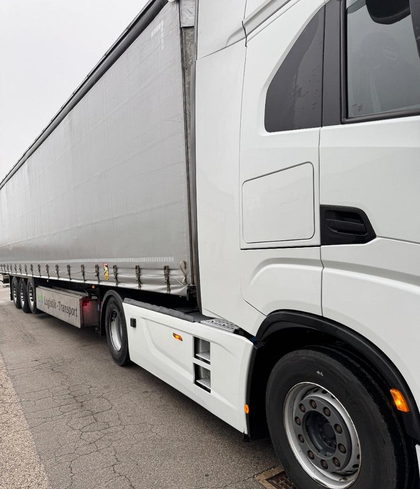 Semirimorchio - Pressukapellipuoliperävaunu: kuva Semirimorchio - Pressukapellipuoliperävaunu Semirimorchio - Pressukapellipuoliperävaunu: kuva Semirimorchio - Pressukapellipuoliperävaunu