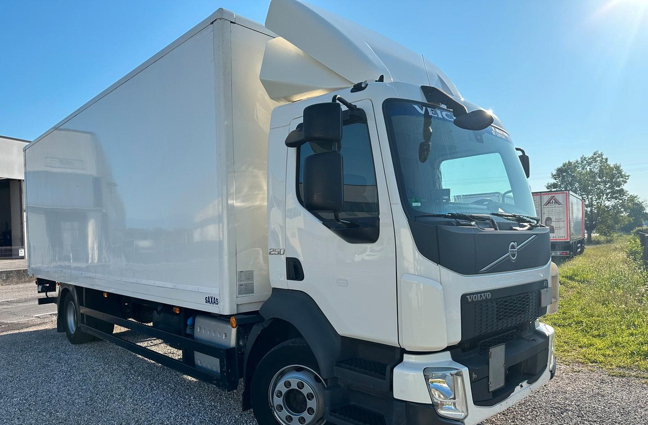 Volvo FL 250 EURO 6 FURGONE E SPONDA - Umpikori kuorma-auto: kuva  Volvo FL 250 EURO 6 FURGONE E SPONDA - Umpikori kuorma-auto Volvo FL 250 EURO 6 FURGONE E SPONDA - Umpikori kuorma-auto: kuva  Volvo FL 250 EURO 6 FURGONE E SPONDA - Umpikori kuorma-auto