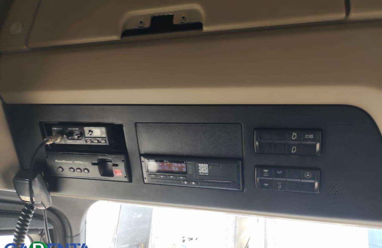 Vetopöytäauto Mercedes-Benz Actros 1845: kuva Vetopöytäauto Mercedes-Benz Actros 1845