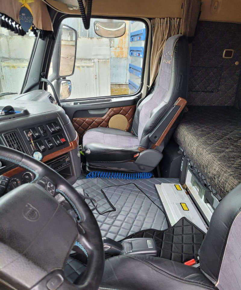 Volvo FH13 440AG - Vetopöytäauto: kuva Volvo FH13 440AG - Vetopöytäauto Volvo FH13 440AG - Vetopöytäauto: kuva Volvo FH13 440AG - Vetopöytäauto