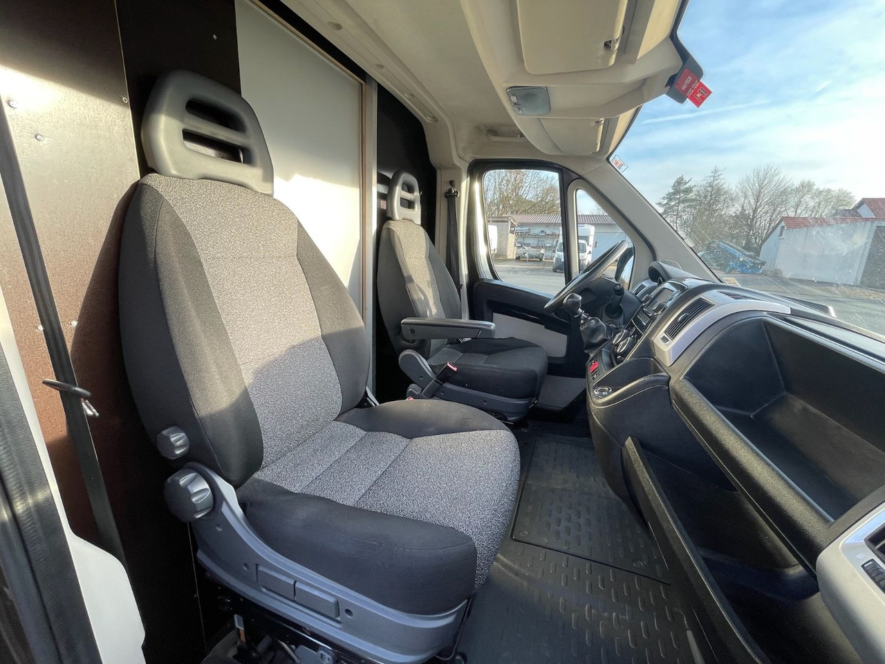 Pieni pakettiauto Fiat Ducato 33 130 L3H2 Kastenwagen/AC/Kamera/EU6: kuva Pieni pakettiauto Fiat Ducato 33 130 L3H2 Kastenwagen/AC/Kamera/EU6