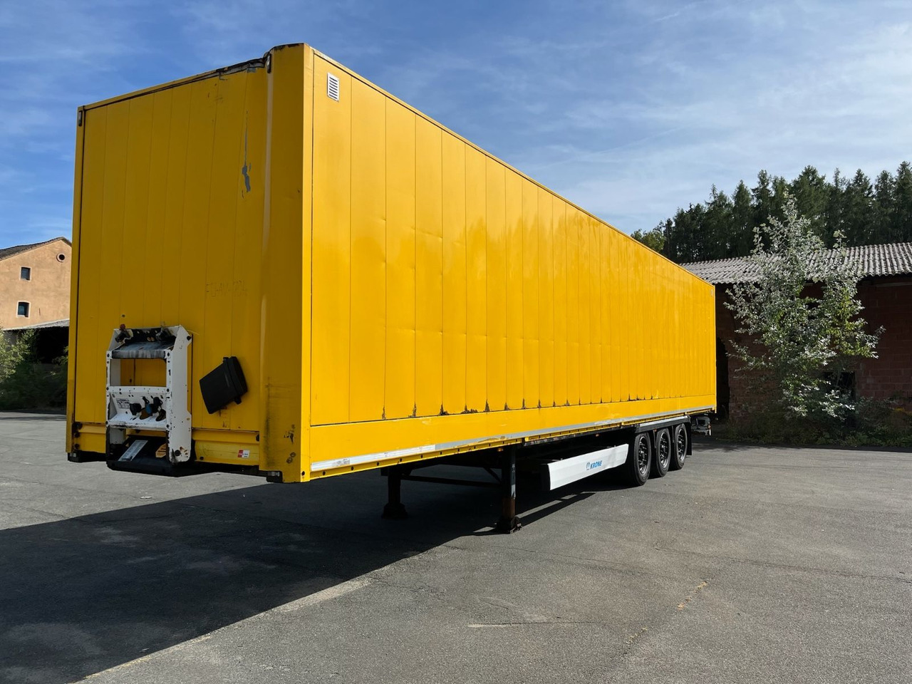 Krone SD/DA03LNF Koffer/TÜV03-2026/Payload-27607kg - Umpikori puoliperävaunu: kuva Krone SD/DA03LNF Koffer/TÜV03-2026/Payload-27607kg - Umpikori puoliperävaunu Krone SD/DA03LNF Koffer/TÜV03-2026/Payload-27607kg - Umpikori puoliperävaunu: kuva Krone SD/DA03LNF Koffer/TÜV03-2026/Payload-27607kg - Umpikori puoliperävaunu