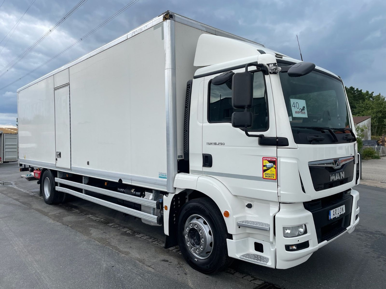 MAN TGM 18.290 4x2 BL Koffer/LBW/PALFINGER/8,2m/EU6 - Umpikori kuorma-auto: kuva MAN TGM 18.290 4x2 BL Koffer/LBW/PALFINGER/8,2m/EU6 - Umpikori kuorma-auto MAN TGM 18.290 4x2 BL Koffer/LBW/PALFINGER/8,2m/EU6 - Umpikori kuorma-auto: kuva MAN TGM 18.290 4x2 BL Koffer/LBW/PALFINGER/8,2m/EU6 - Umpikori kuorma-auto