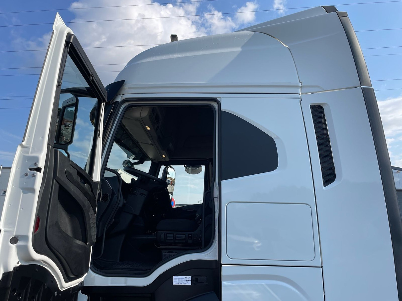 Vetopöytäauto Iveco S-Way 490 4x2/Retarder/ServiceNeu/TÜV06-26/EU6: kuva Vetopöytäauto Iveco S-Way 490 4x2/Retarder/ServiceNeu/TÜV06-26/EU6