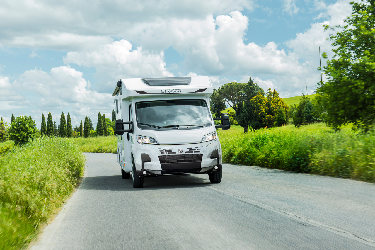 Etrusco T 7.3 QCF - Puoli-integroitu asuntoauto: kuva Etrusco T 7.3 QCF - Puoli-integroitu asuntoauto Etrusco T 7.3 QCF - Puoli-integroitu asuntoauto: kuva Etrusco T 7.3 QCF - Puoli-integroitu asuntoauto