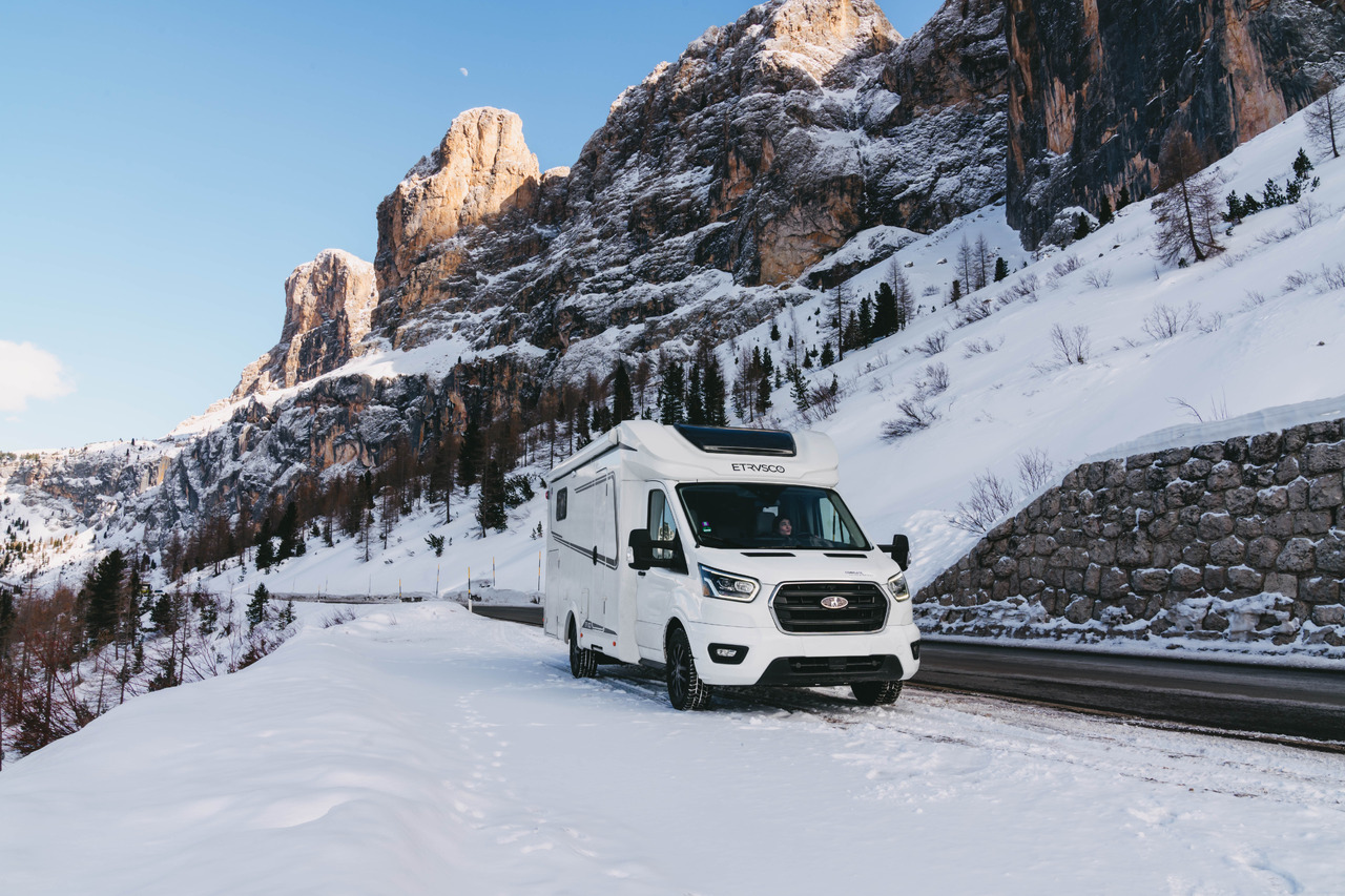 Etrusco T 7.3 QCF - Puoli-integroitu asuntoauto: kuva Etrusco T 7.3 QCF - Puoli-integroitu asuntoauto Etrusco T 7.3 QCF - Puoli-integroitu asuntoauto: kuva Etrusco T 7.3 QCF - Puoli-integroitu asuntoauto