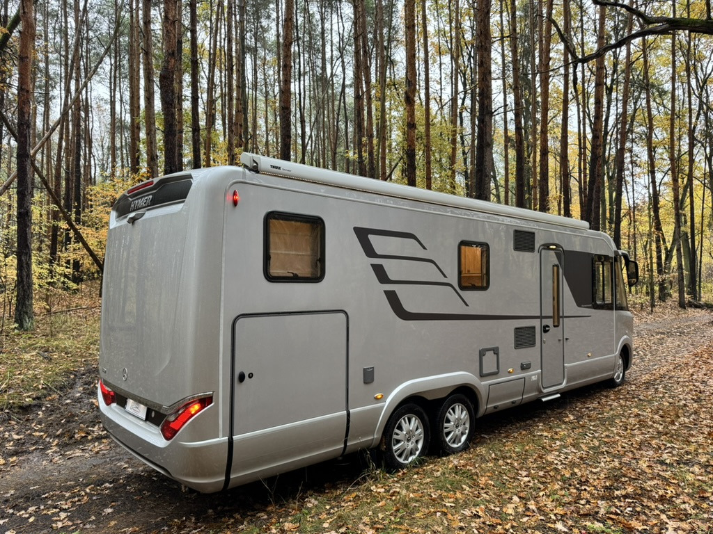 HYMER / ERIBA BML880 - Integroitu asuntoauto: kuva HYMER / ERIBA BML880 - Integroitu asuntoauto HYMER / ERIBA BML880 - Integroitu asuntoauto: kuva HYMER / ERIBA BML880 - Integroitu asuntoauto