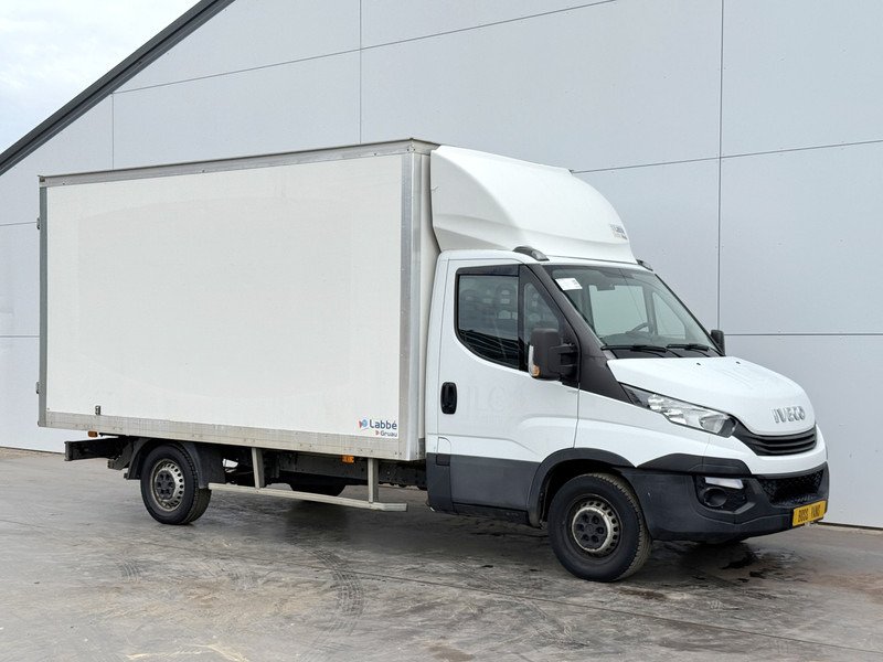 Iveco Daily 35S16 2.3 Bakwagen met achterdeur 3,5t Trekhaak Meubelbak Koffer Airco Cruise Control Camera - Jakeluauto: kuva Iveco Daily 35S16 2.3 Bakwagen met achterdeur 3,5t Trekhaak Meubelbak Koffer Airco Cruise Control Camera - Jakeluauto Iveco Daily 35S16 2.3 Bakwagen met achterdeur 3,5t Trekhaak Meubelbak Koffer Airco Cruise Control Camera - Jakeluauto: kuva Iveco Daily 35S16 2.3 Bakwagen met achterdeur 3,5t Trekhaak Meubelbak Koffer Airco Cruise Control Camera - Jakeluauto