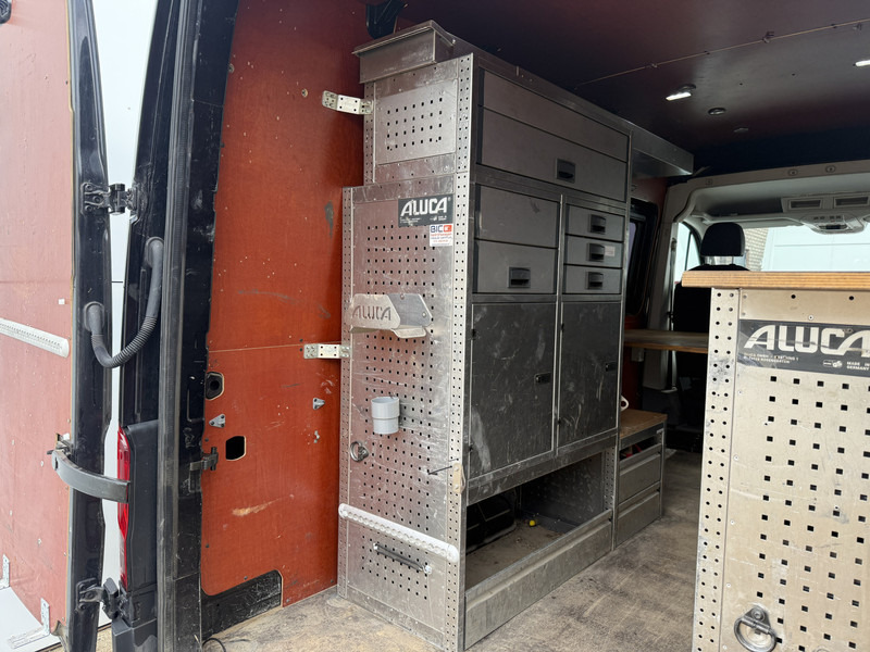 Pakettiauto Volkswagen Crafter 2.0 TDI 140PK Automaat L3H3 Airco Cruise Control Elektrische Schuifdeur Trekhaak Camera Carplay Parkeersensoren voor achter: kuva Pakettiauto Volkswagen Crafter 2.0 TDI 140PK Automaat L3H3 Airco Cruise Control Elektrische Schuifdeur Trekhaak Camera Carplay Parkeersensoren voor achter