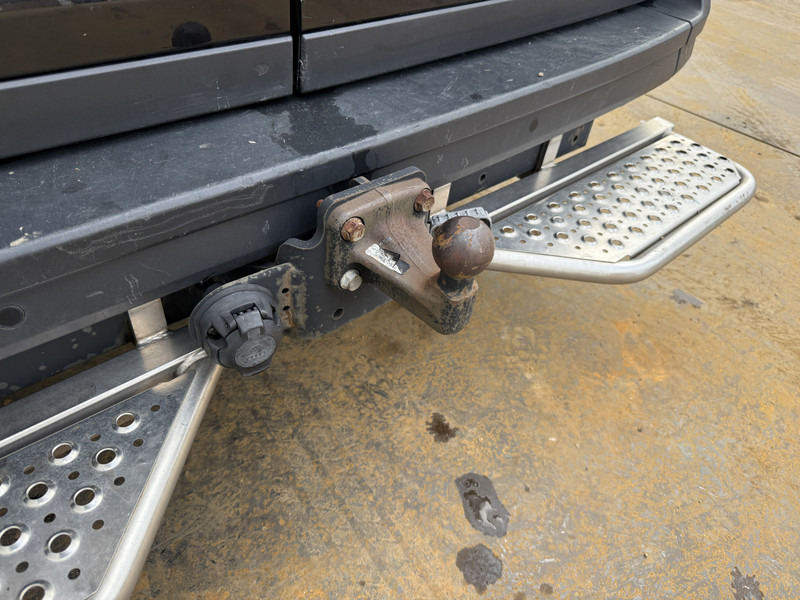 Pakettiauto Volkswagen Crafter 2.0 TDI 140PK Automaat L3H3 Airco Cruise Control Elektrische Schuifdeur Trekhaak Camera Carplay Parkeersensoren voor achter: kuva Pakettiauto Volkswagen Crafter 2.0 TDI 140PK Automaat L3H3 Airco Cruise Control Elektrische Schuifdeur Trekhaak Camera Carplay Parkeersensoren voor achter