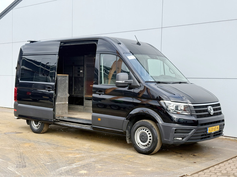 Pakettiauto Volkswagen Crafter 2.0 TDI 140PK Automaat L3H3 Airco Cruise Control Elektrische Schuifdeur Trekhaak Camera Carplay Parkeersensoren voor achter: kuva Pakettiauto Volkswagen Crafter 2.0 TDI 140PK Automaat L3H3 Airco Cruise Control Elektrische Schuifdeur Trekhaak Camera Carplay Parkeersensoren voor achter