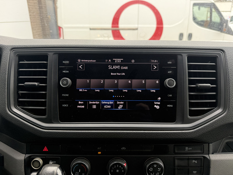 Pakettiauto Volkswagen Crafter 2.0 TDI 140PK Automaat L3H3 Airco Cruise Control Elektrische Schuifdeur Trekhaak Camera Carplay Parkeersensoren voor achter: kuva Pakettiauto Volkswagen Crafter 2.0 TDI 140PK Automaat L3H3 Airco Cruise Control Elektrische Schuifdeur Trekhaak Camera Carplay Parkeersensoren voor achter