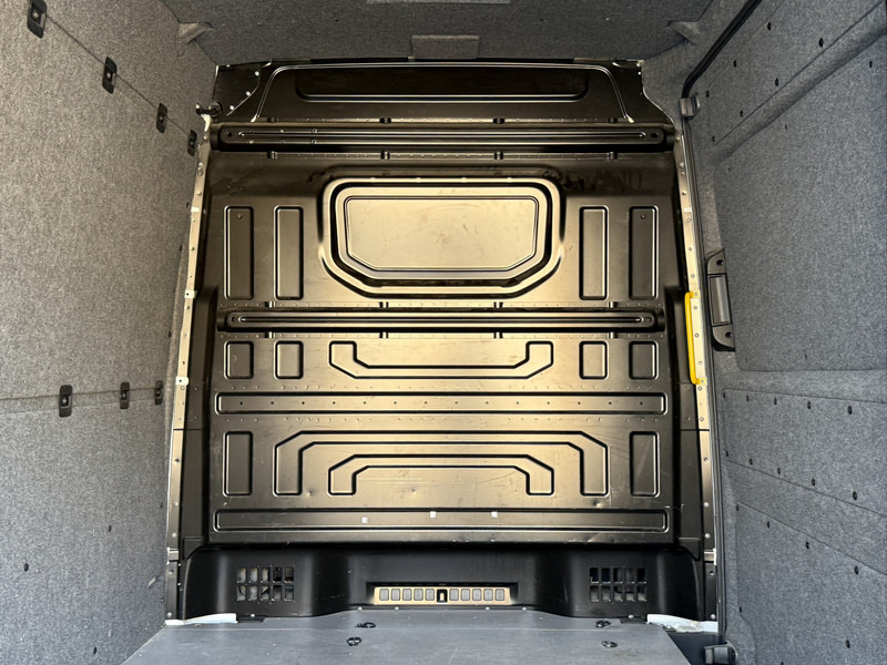 Pakettiauto, Sähköpakettiauto Volkswagen Crafter e-Crafter 136pk L3H3 Elektrisch 36kWh 115km WLTP LED Climate Control Cruise Control Stoelverwarming Parkeersensor voor achter Camera: kuva Pakettiauto, Sähköpakettiauto Volkswagen Crafter e-Crafter 136pk L3H3 Elektrisch 36kWh 115km WLTP LED Climate Control Cruise Control Stoelverwarming Parkeersensor voor achter Camera