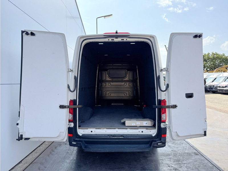 Pakettiauto, Sähköpakettiauto Volkswagen Crafter e-Crafter 136pk L3H3 Elektrisch 36kWh 115km WLTP LED Climate Control Cruise Control Stoelverwarming Parkeersensor voor achter Camera: kuva Pakettiauto, Sähköpakettiauto Volkswagen Crafter e-Crafter 136pk L3H3 Elektrisch 36kWh 115km WLTP LED Climate Control Cruise Control Stoelverwarming Parkeersensor voor achter Camera