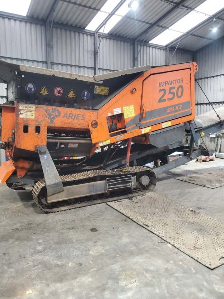 Arjes 250 Evo - Mobiilimurskain: kuva Arjes 250 Evo - Mobiilimurskain Arjes 250 Evo - Mobiilimurskain: kuva Arjes 250 Evo - Mobiilimurskain